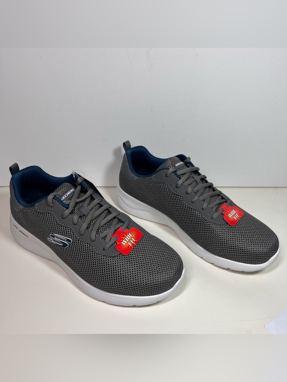 Skechers Mens Dynamight 2.0- Rayhill Sneakers Size: 10.5W
